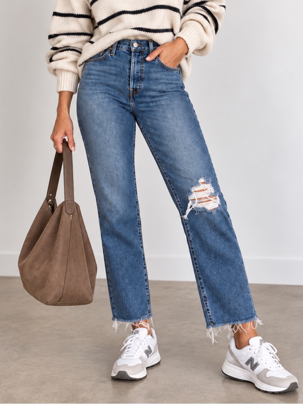 Levi’s Wedgie Straight Jeans W31 L28 Distressed Raw Hem Medium Wash